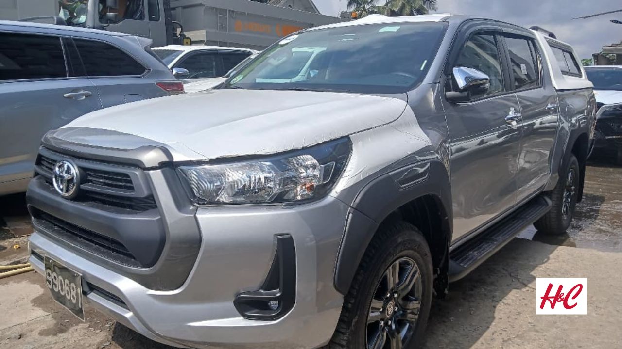 TOYOTA PICK-UP HILUX 2025 5 PLACES 15